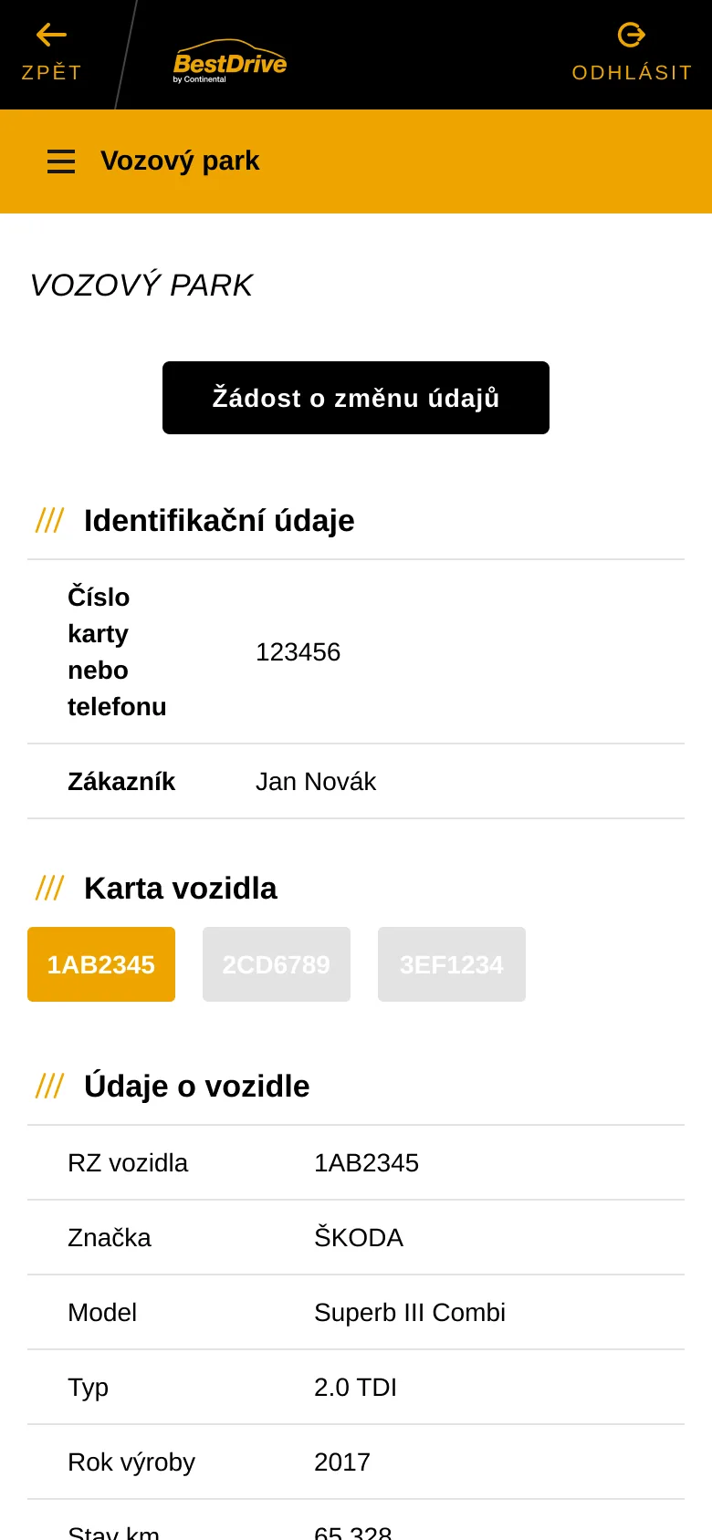Vozový park v Klubovně Klubu BestDrive na mobilu: tři vozy jednoho člena a údaje o vybraném voze, ukázková data.