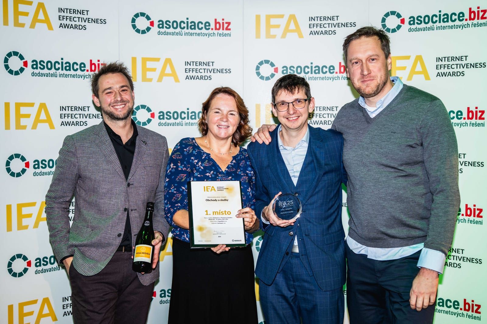 Společná fotka z vyhlášení Internet Effectiveness Awards 2025